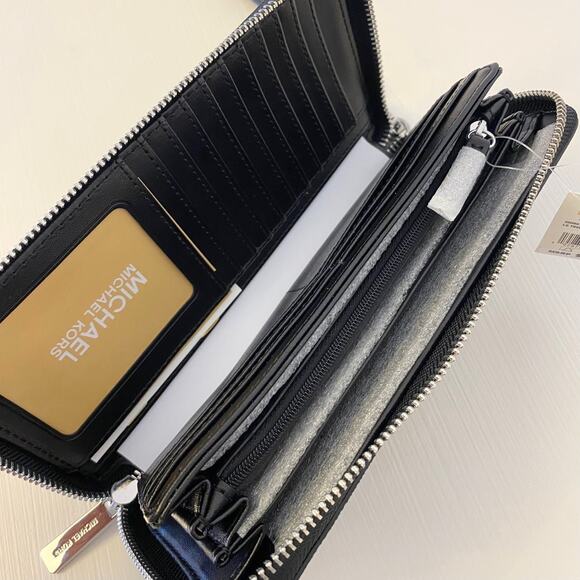 Copied - Michael kors large continental wallet in black signature new - Picture 5 of 6
